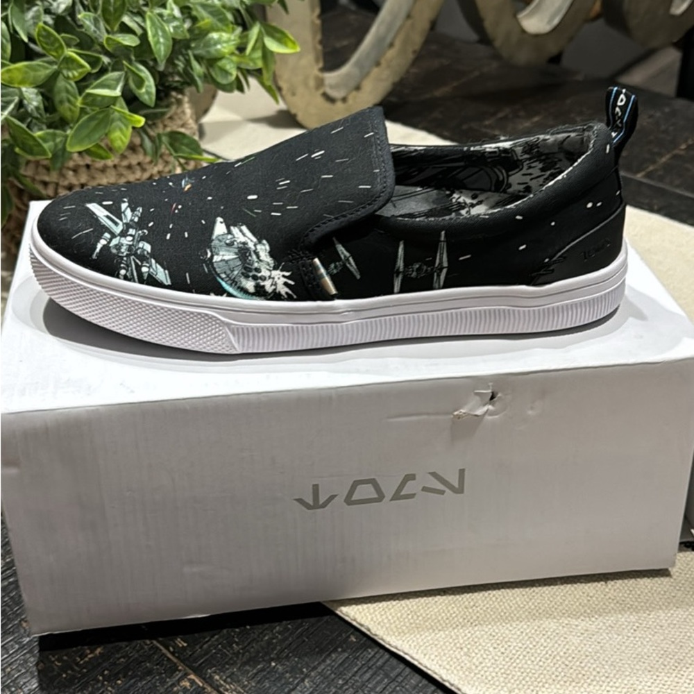 Tom’s Star Wars women 6.5